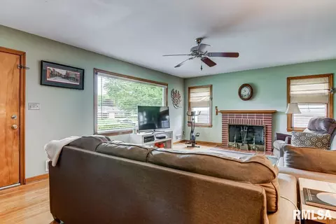 1680 W Glenn Ave, Springfield, IL 62704 photo 2