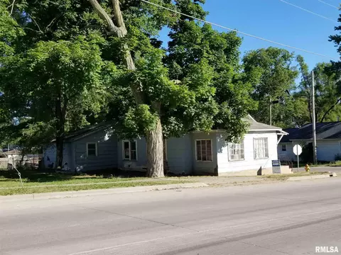 628 S Kickapoo St, Lincoln, IL 62656 photo 3