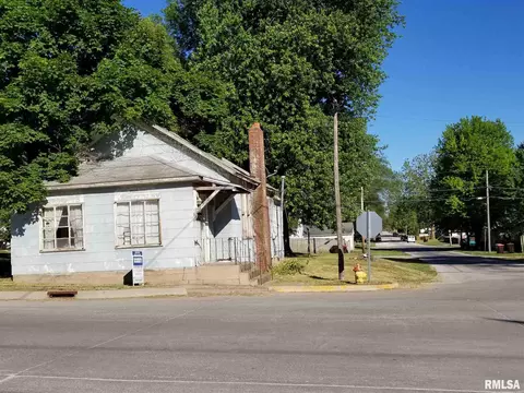 628 S Kickapoo St, Lincoln, IL 62656 photo 2