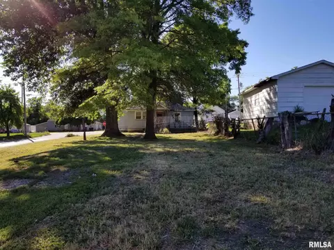 628 S Kickapoo St, Lincoln, IL 62656 photo 6
