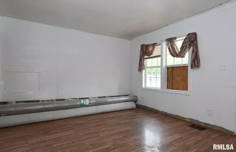 1825 S Pope Ave, Springfield, IL 62703 photo 2