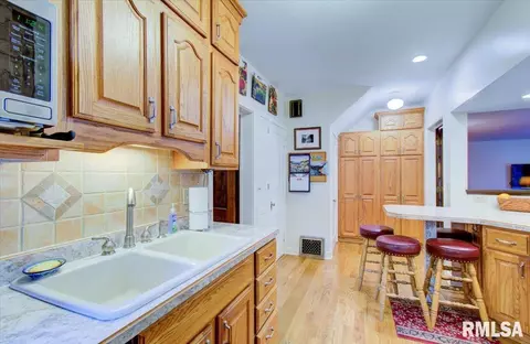 2117 Bates Ave, Springfield, IL 62704 photo 9