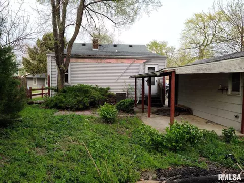 2913 S Walnut St, Springfield, IL 62704 photo 2