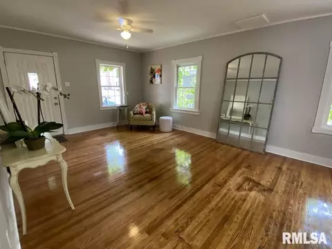 2521 S 6th St, Springfield, IL 62703 photo 4
