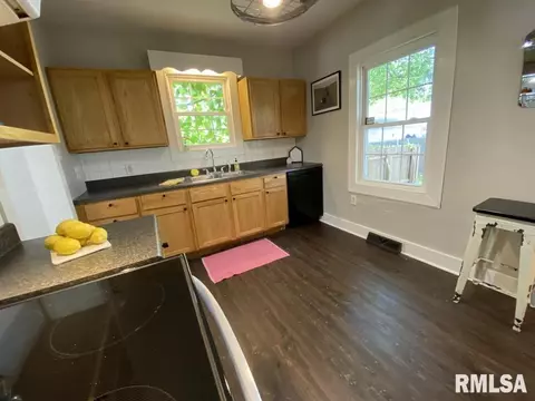 2521 S 6th St, Springfield, IL 62703 photo 9