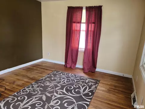 2228 E Keys Ave, Springfield, IL 62702 photo 2
