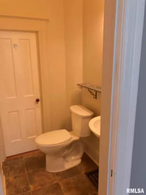 911 N Walnut St, Springfield, IL 62702 photo 11