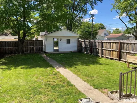 911 N Walnut St, Springfield, IL 62702 photo 22