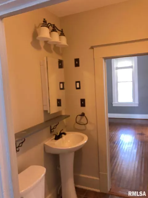 911 N Walnut St, Springfield, IL 62702 photo 10