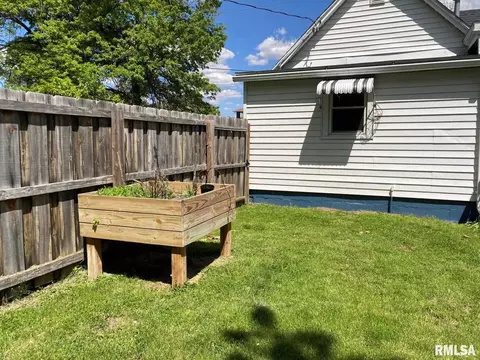 911 N Walnut St, Springfield, IL 62702 photo 20