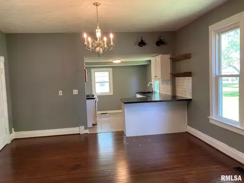 911 N Walnut St, Springfield, IL 62702 photo 5