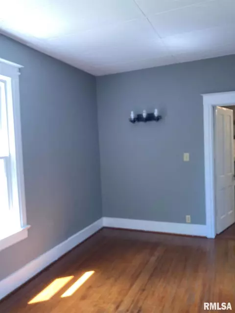 911 N Walnut St, Springfield, IL 62702 photo 14
