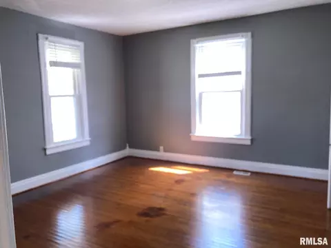 911 N Walnut St, Springfield, IL 62702 photo 3