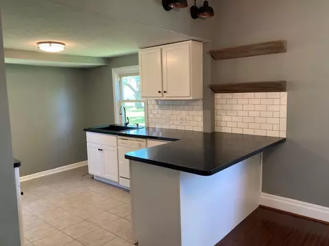 911 N Walnut St, Springfield, IL 62702 photo 7