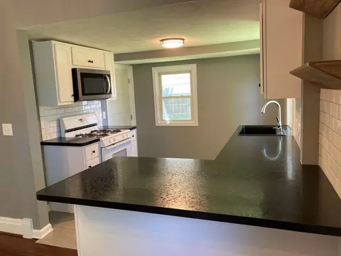 911 N Walnut St, Springfield, IL 62702 photo 8