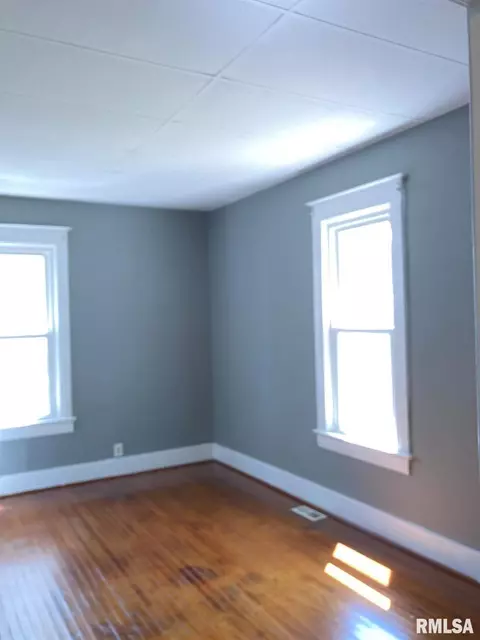 911 N Walnut St, Springfield, IL 62702 photo 15