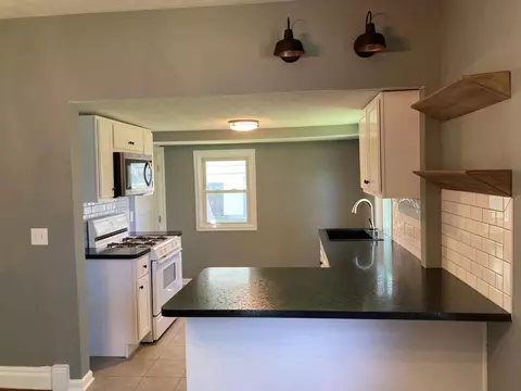 911 N Walnut St, Springfield, IL 62702 photo 6