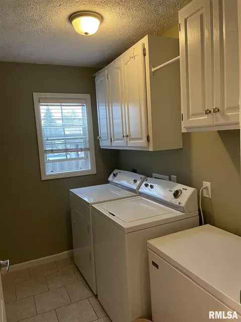 1046 N 19th St, Springfield, IL 62702 photo 4