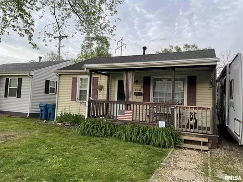 1046 N 19th St, Springfield, IL 62702 photo 1