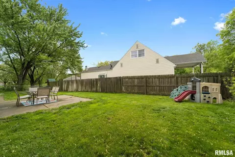1370 Valley Dr, Springfield, IL 62702 photo 4