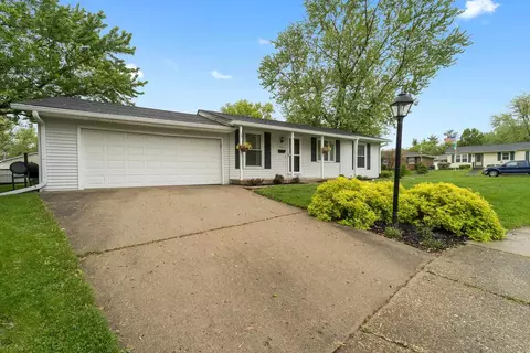 1370 Valley Dr, Springfield, IL 62702 photo 2