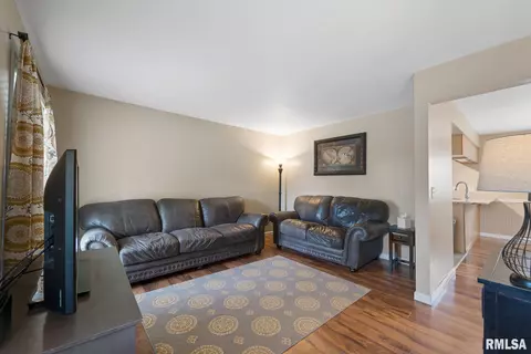 1370 Valley Dr, Springfield, IL 62702 photo 8