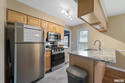 1370 Valley Dr, Springfield, IL 62702 photo 14