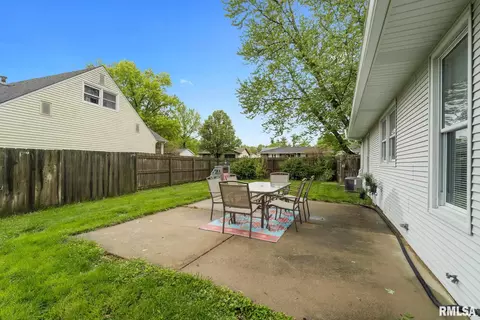 1370 Valley Dr, Springfield, IL 62702 photo 7