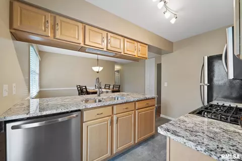 1370 Valley Dr, Springfield, IL 62702 photo 17