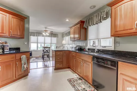 4900 Eagles Lndg, Springfield, IL 62711 photo 15