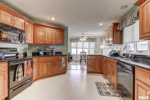 4900 Eagles Lndg, Springfield, IL 62711 photo 14