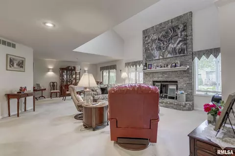 4900 Eagles Lndg, Springfield, IL 62711 photo 11