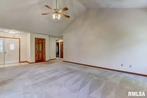 2600 Meadow Pointe Dr, Springfield, IL 62702 photo 8