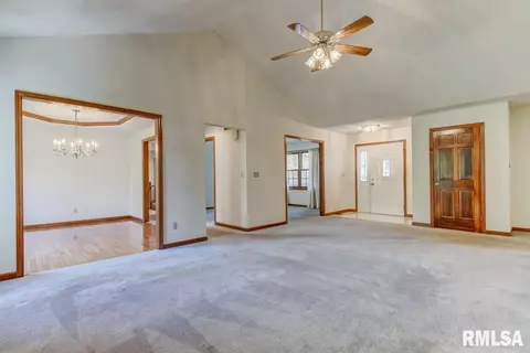 2600 Meadow Pointe Dr, Springfield, IL 62702 photo 10