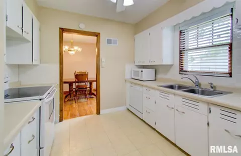 2201 S College St, Springfield, IL 62704 photo 7