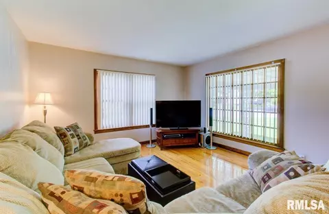 2201 S College St, Springfield, IL 62704 photo 6