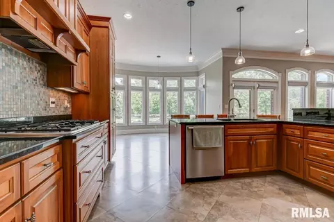 3505 Embassy Dr, Springfield, IL 62711 photo 7