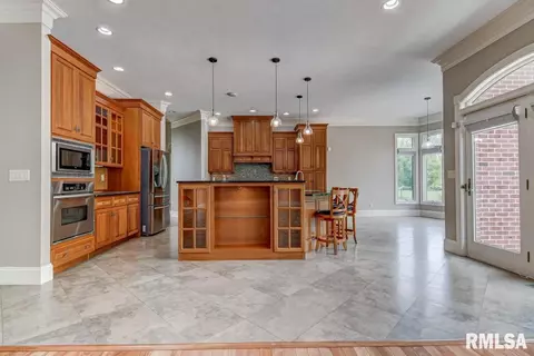 3505 Embassy Dr, Springfield, IL 62711 photo 6