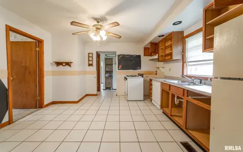 1110 N Kickapoo St, Lincoln, IL 62656 photo 4
