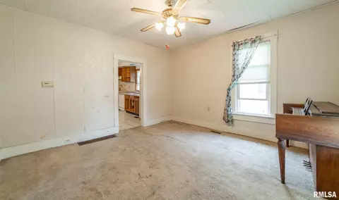1110 N Kickapoo St, Lincoln, IL 62656 photo 2