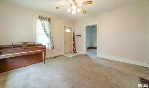1110 N Kickapoo St, Lincoln, IL 62656 photo 3