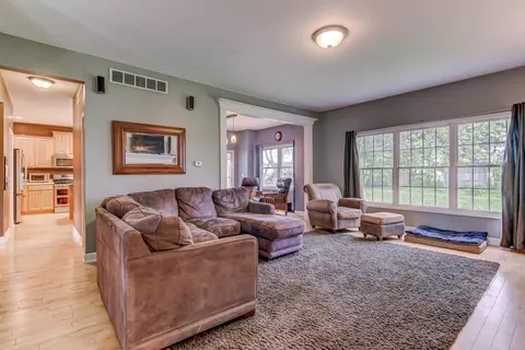 4517 Greenbriar Dr, Springfield, IL 62711 photo 9