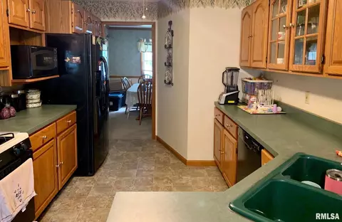 1300 Harmony Ct, Springfield, IL 62703 photo 2