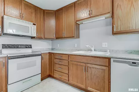 2721 Queensway Rd, Springfield, IL 62703 photo 9