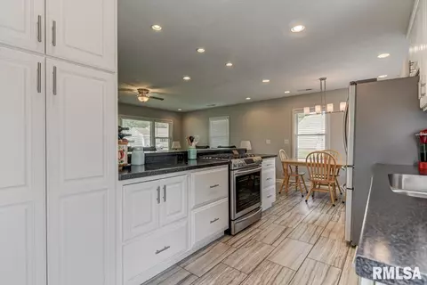 1824 E Hood St, Springfield, IL 62703 photo 10