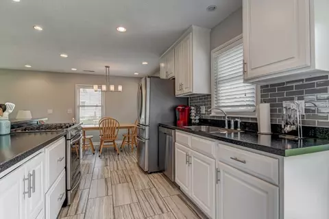 1824 E Hood St, Springfield, IL 62703 photo 11