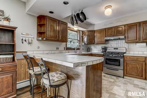 1 Buecker Ln, Springfield, IL 62707 photo 9