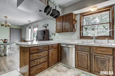 1 Buecker Ln, Springfield, IL 62707 photo 8