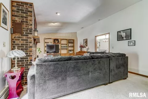 1 Buecker Ln, Springfield, IL 62707 photo 3