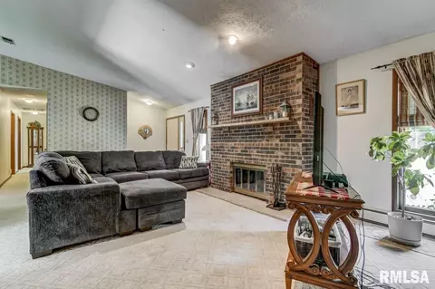 1 Buecker Ln, Springfield, IL 62707 photo 5